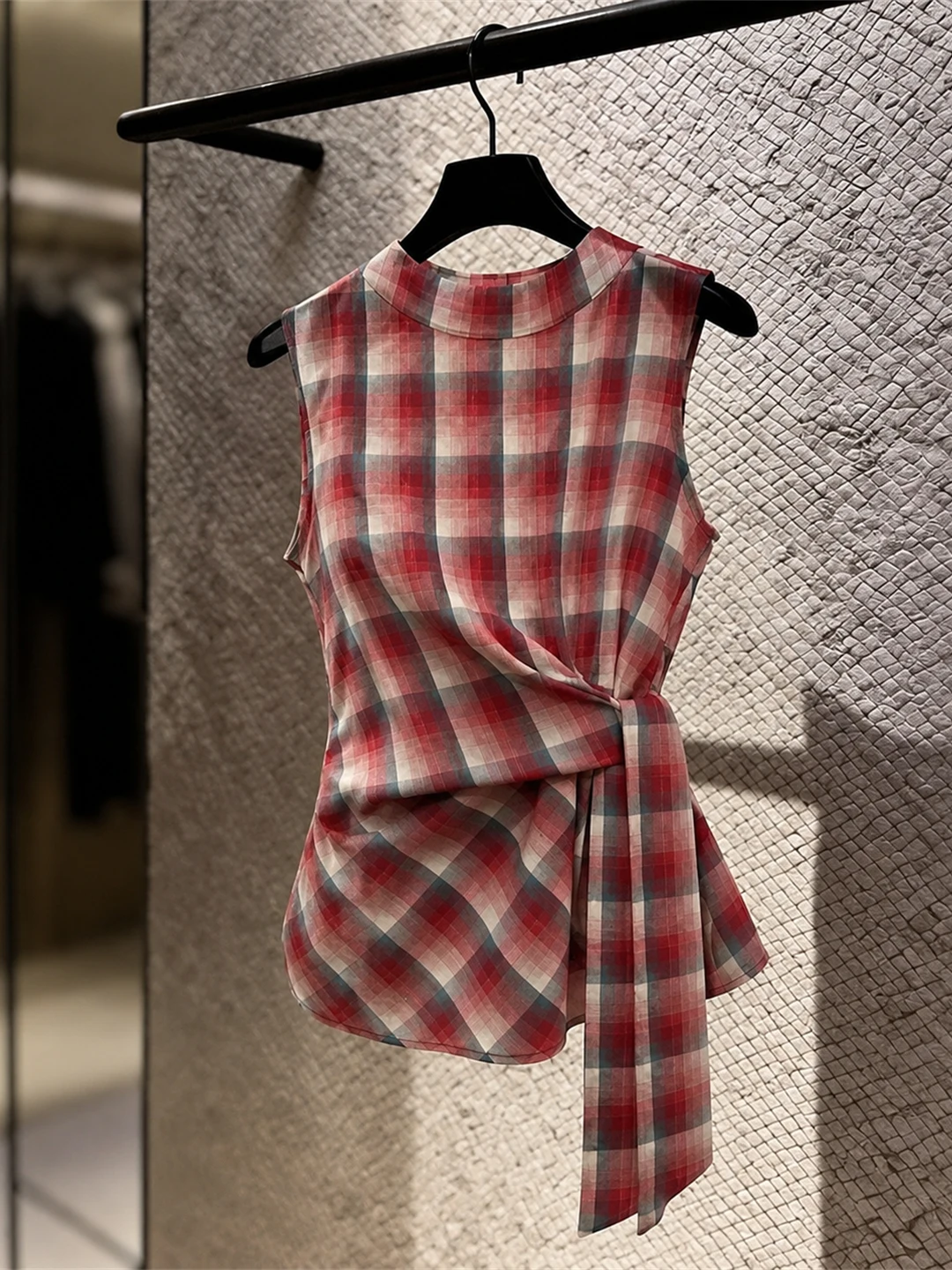 

Retro Plaid Sleeveless Waist-Cinching Belted Versatile Anti-Aging Top Summer Design Women's Shirt Poetic Lin Commute Style Sl...