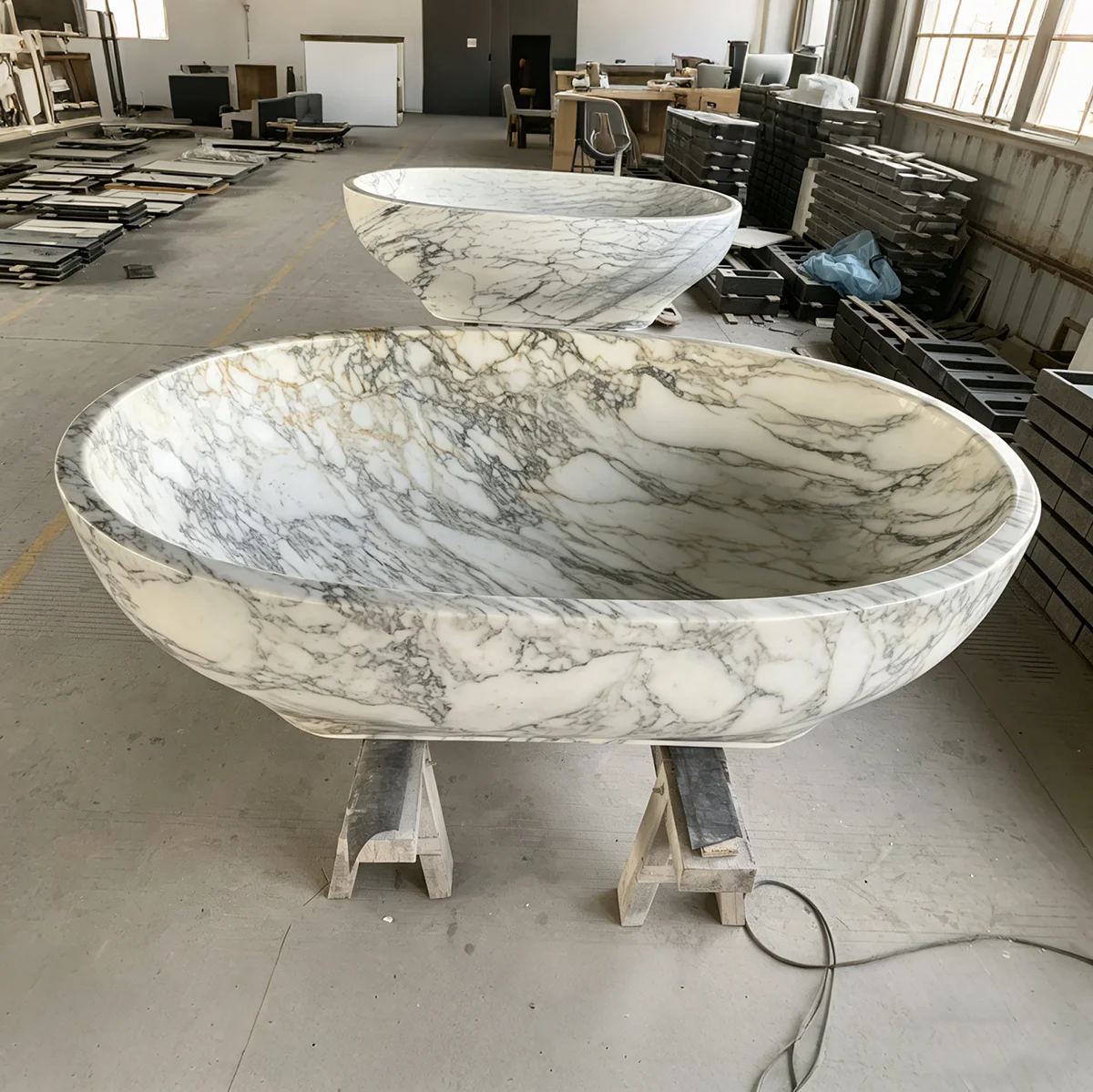 #￥Luxury Calacatta Vagli Marble Bathtub Large Oval Freestanding Stone Standalone Tub for Outdoor Soaking and Villa Bathroom