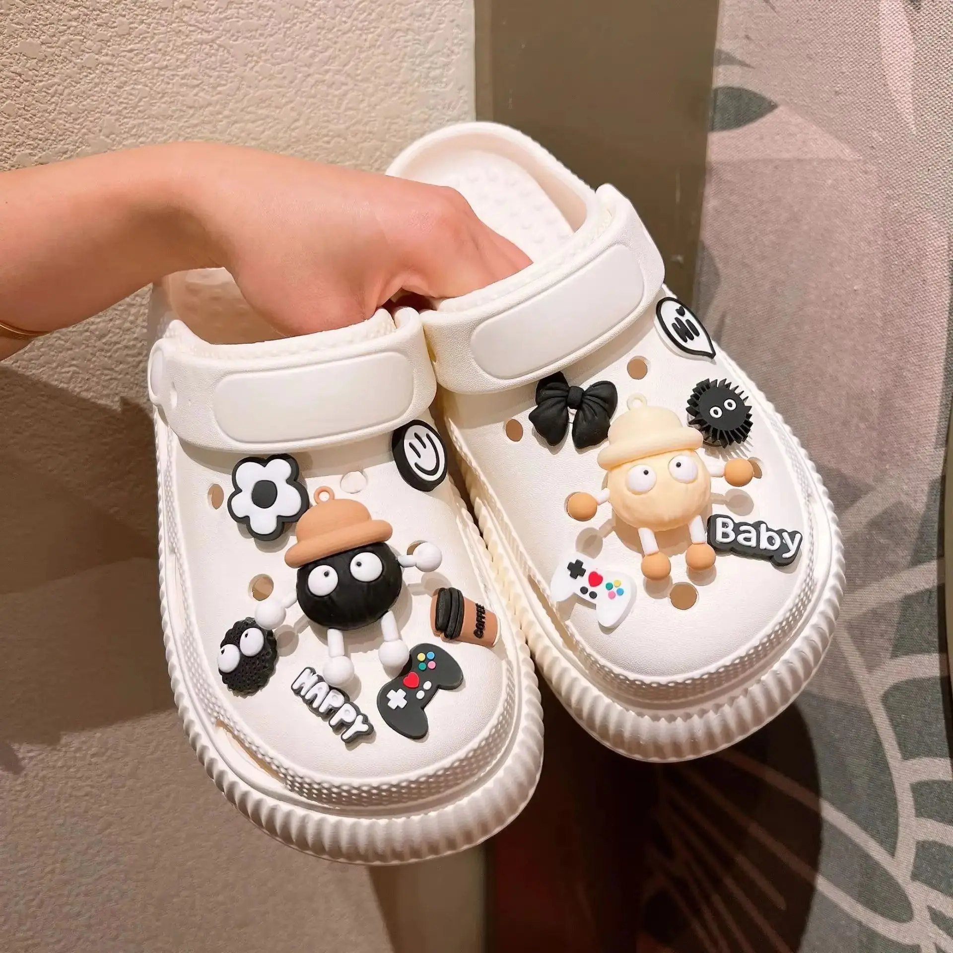 

MINISO Cartoon Cute Serie Clogs DIY 3D stereo Shoe Flower Decorative Buckles Detachable Soft Rubber Shoe Charms Children gift