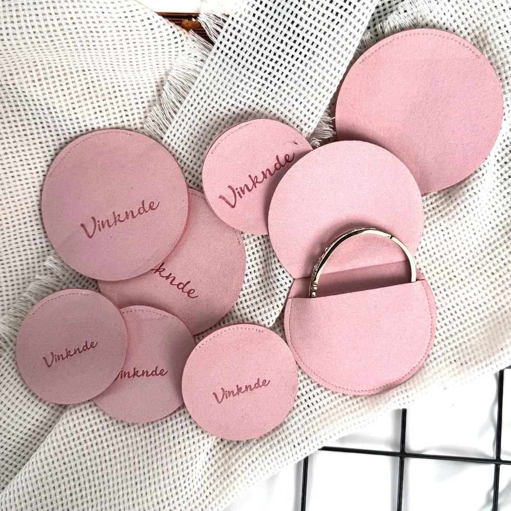 

50 шт., милая круглая сумка для ювелирных изделий, бархатная подарочная сумка из микрофибры для хранения, кольцо, кулон, серьги, браслет, ожерелье, органайзер с принтом логотипа