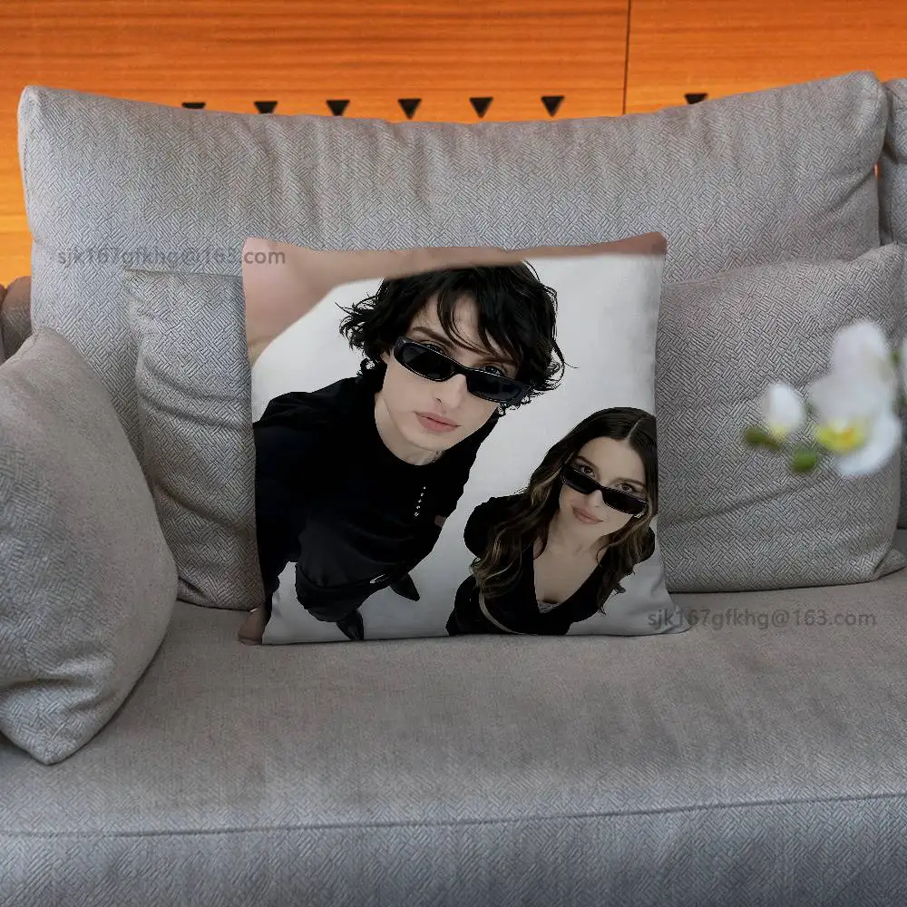 Noah Schnapp Stranger pillowcase casual style decoration, suitable for home decoration (excluding pillow core)