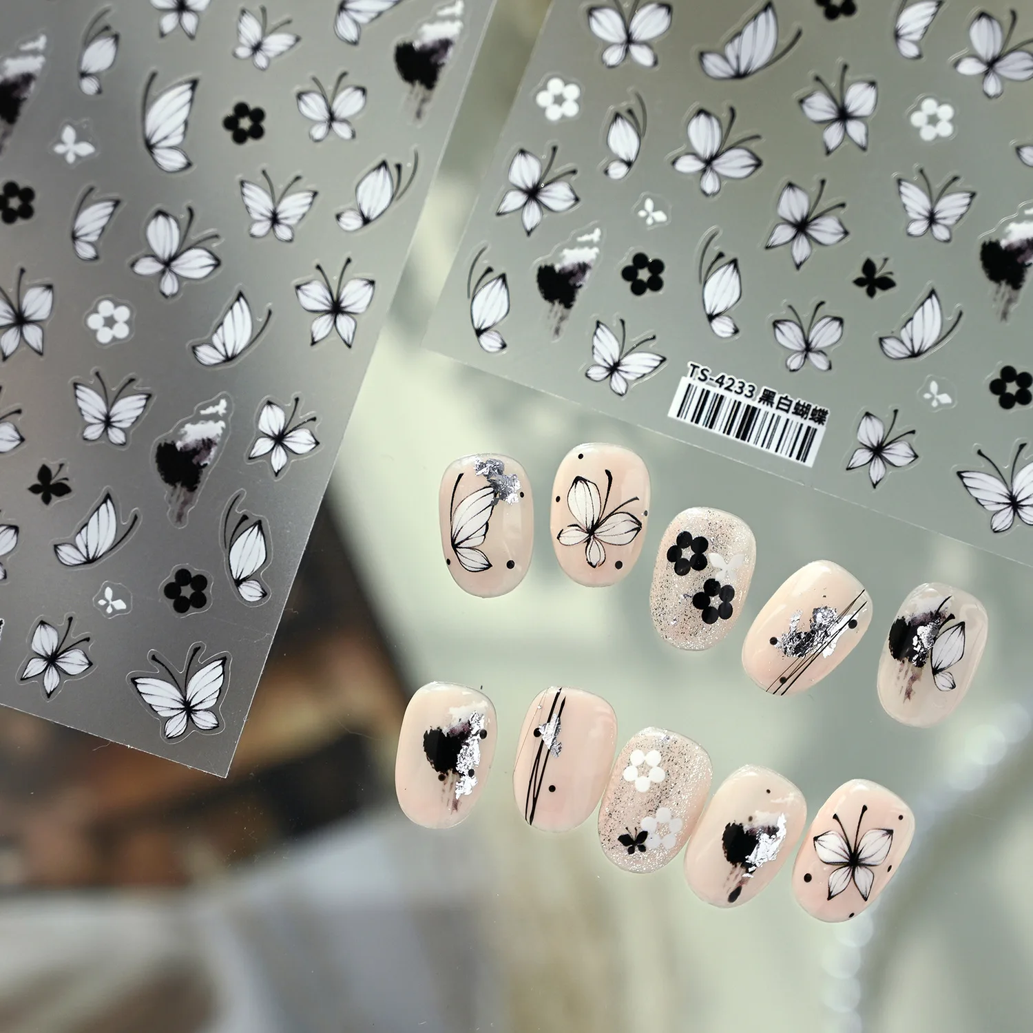 

New Black Small Flower Black and White Butterfly Flat Flower Nail Art Stickers DIY Nail Art Decoration Manicure Decals Gifts