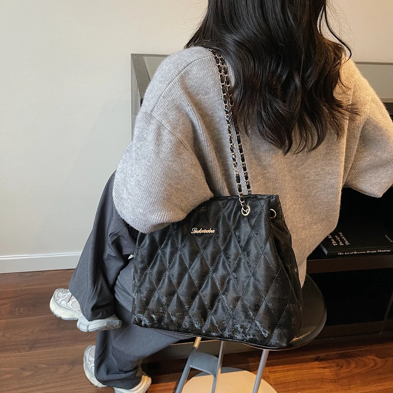 Letter Appliques Argyle Chain Shoulder Bag For Women Large Capacity Textured Commute Bags Korean Casual Fashion Simple Handbags