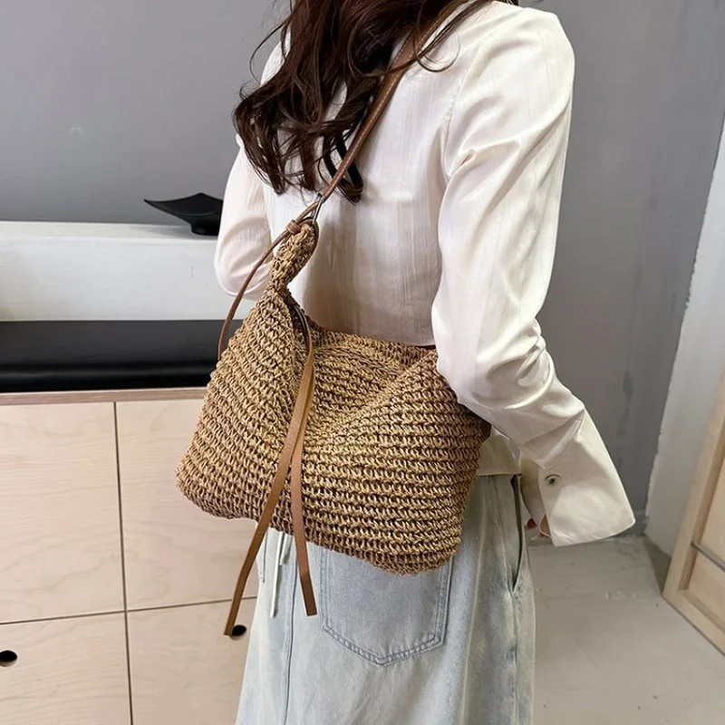 

Vintage Minimalist Elegant Clutch Bag For Leisure Activities Featuring Letter Logo And Solid Color