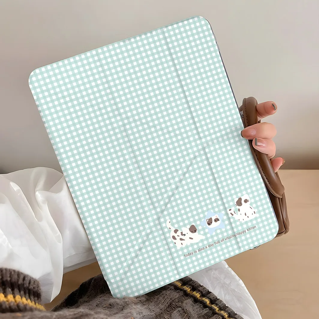 格子柄子猫ペンホルダー付きタブレットケース Mini7 6 iPad Pro 2024 2022 2021 2020 2019 2018 2017 11 10 9 8 7 6 5 Air7 6 5 4 3 2 1 カバー
