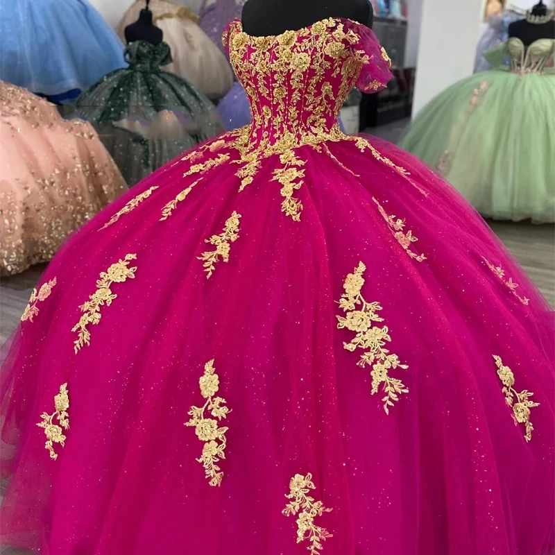 

Rose Red Shiny Quinceanera Dresses Ball Gown Off Shoulder Gold Applique Lace Sweet 16 Dress Celebrity Party Gowns Graduation