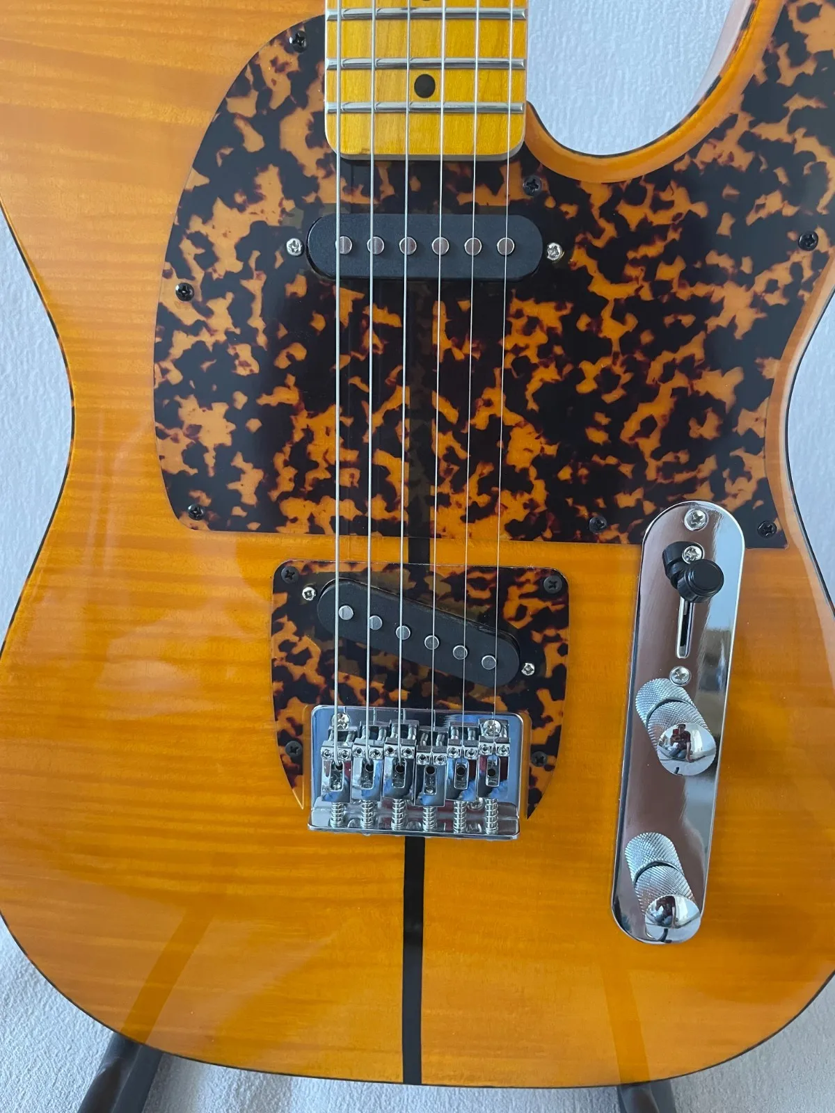 2026 new Amber Yellow Flame Maple Top  Guitar Leopard Pattern Pickguard Dual Red