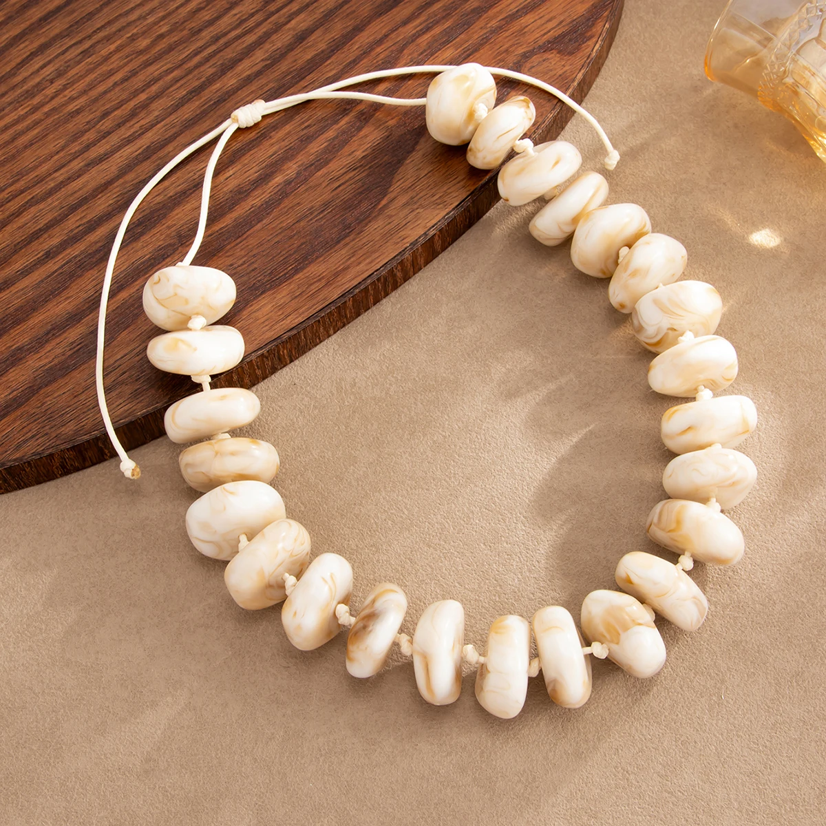 Ingemark 12 Farben Personalisierte Chunky Acryl-Perlen-Choker-Halskette für Frauen Boho Verstellbare Leder-Wachsseil-Kettenhalskette – Detail 8