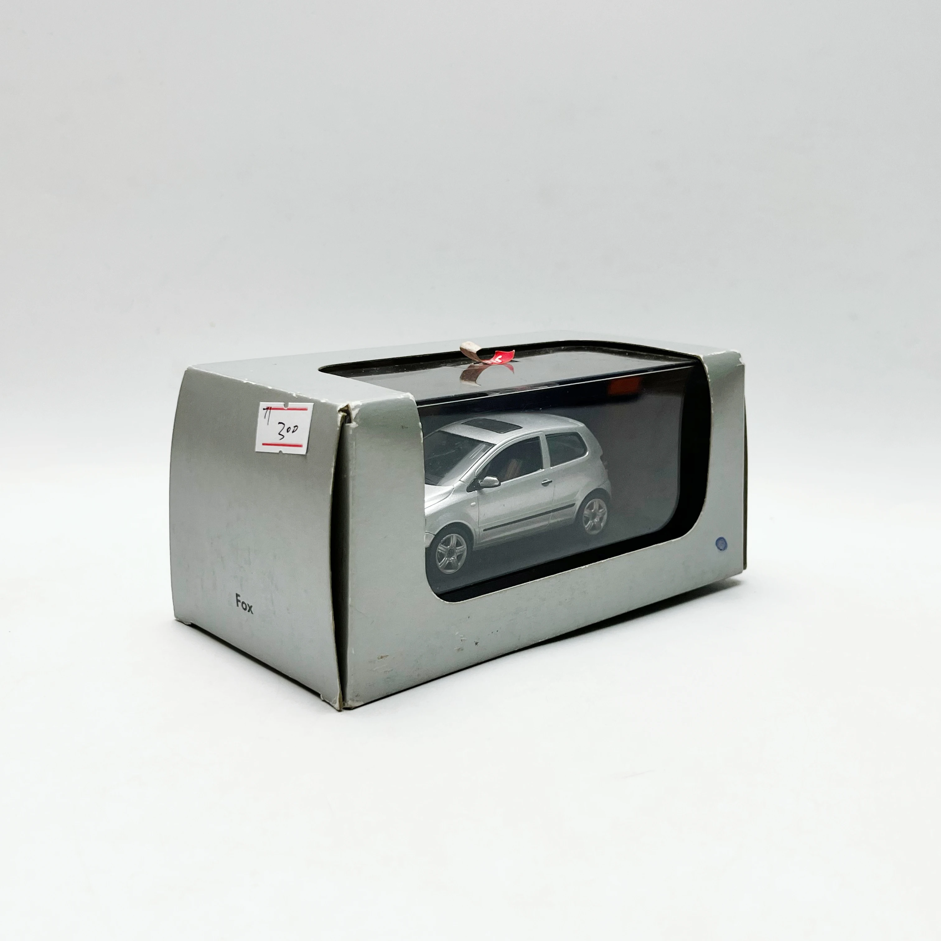 

Модель автомобиля из сплава Schuco 1/43 VW FOX 1.4L