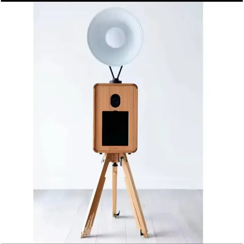 The Triangular Bracket for Installing Flash Lights Is Used at Photo Booth Parties