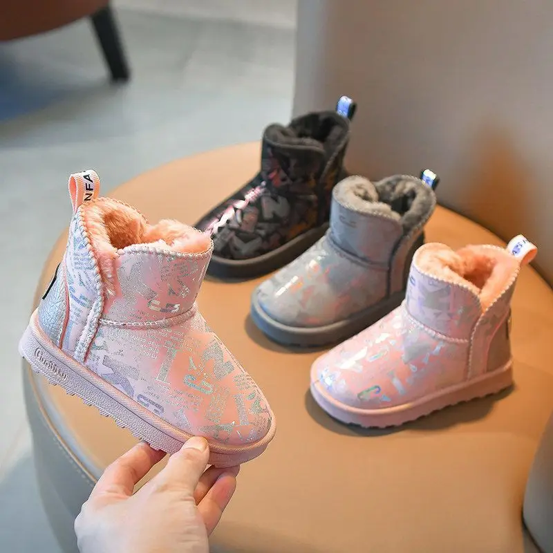 Stivali da neve impermeabili per bambini Stivali corti antiscivolo foderati in pile caldo invernale per scarpe da esterno casual alla moda per ragazzi e ragazze