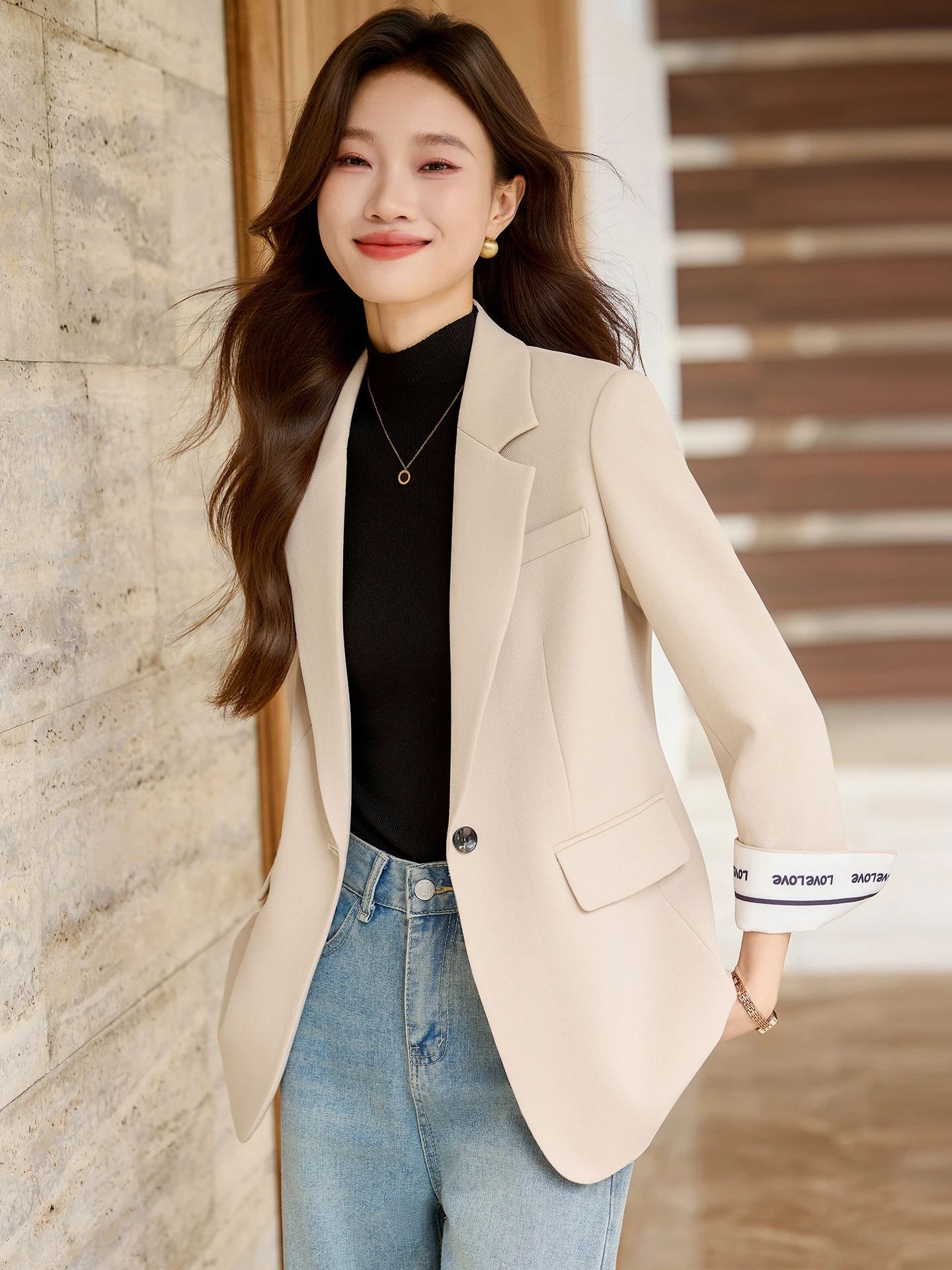 

Женский пиджак бежевого цвета, осенний, для повседневной носки, модный, стильный, приталенный, с пуговицами, карманами, длинными рукавами