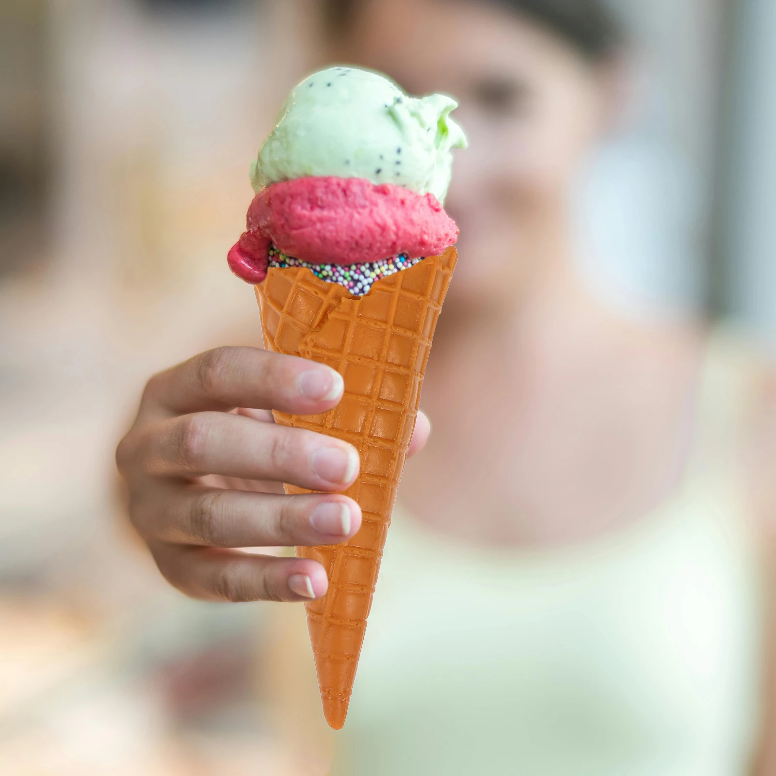 

Simulated Ice Cream Cone Realistic Fake Dessert Shop Display Accessories Brown Cones Lifelike PVC Material Lightweight Sturdy