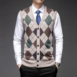 Gilet Cardigan lavorato a maglia autunno/inverno 2024 da uomo senza maniche con decorazione tascabile sottile maglione da uomo di mezza età