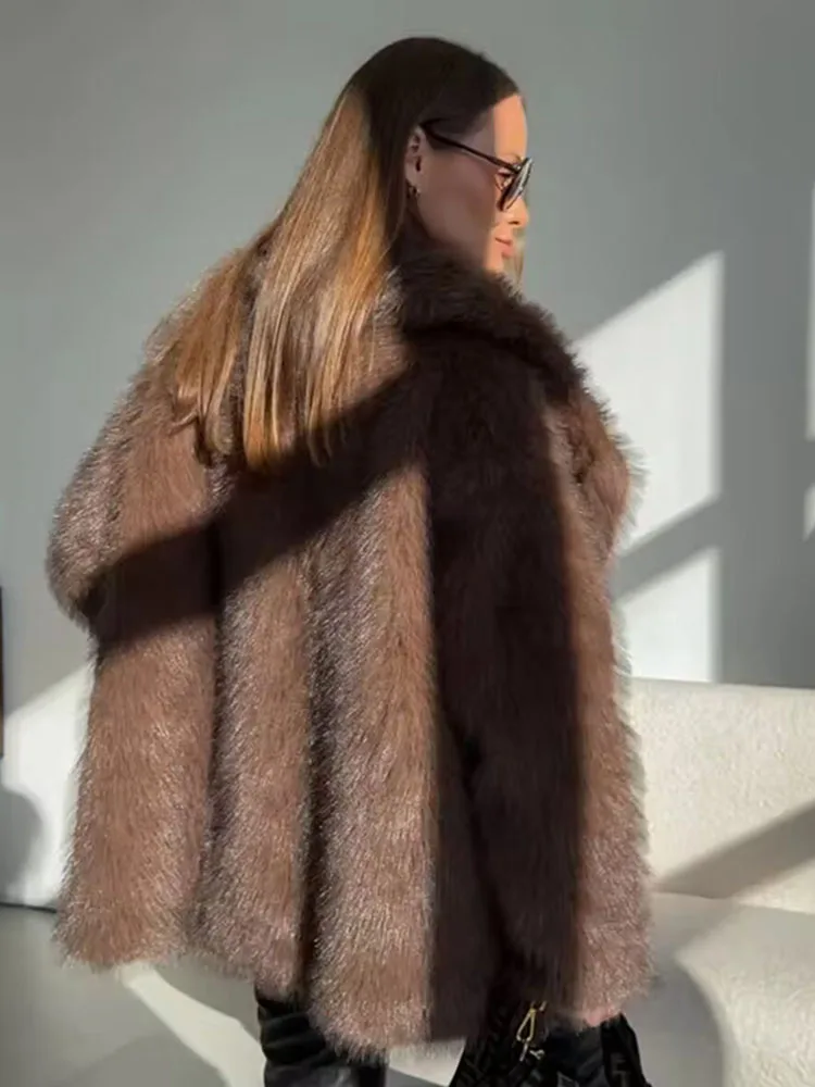 ZADORIN 2025 معطف شتوي أنيق فروي دافئ أبيض ثعلب من الفرو الصناعي ملابس نسائية طية صدر السترة كبيرة الحجم متوسطة الطول من الفرو المنفوش ملابس خارجية