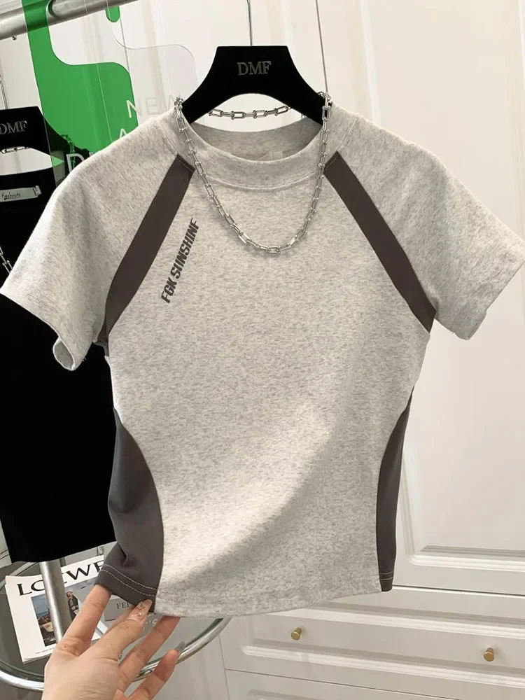 Grey short-sleeved T-shirt female summer 2024 new design sense fashion casual American retro elegant slim shoulder short top.