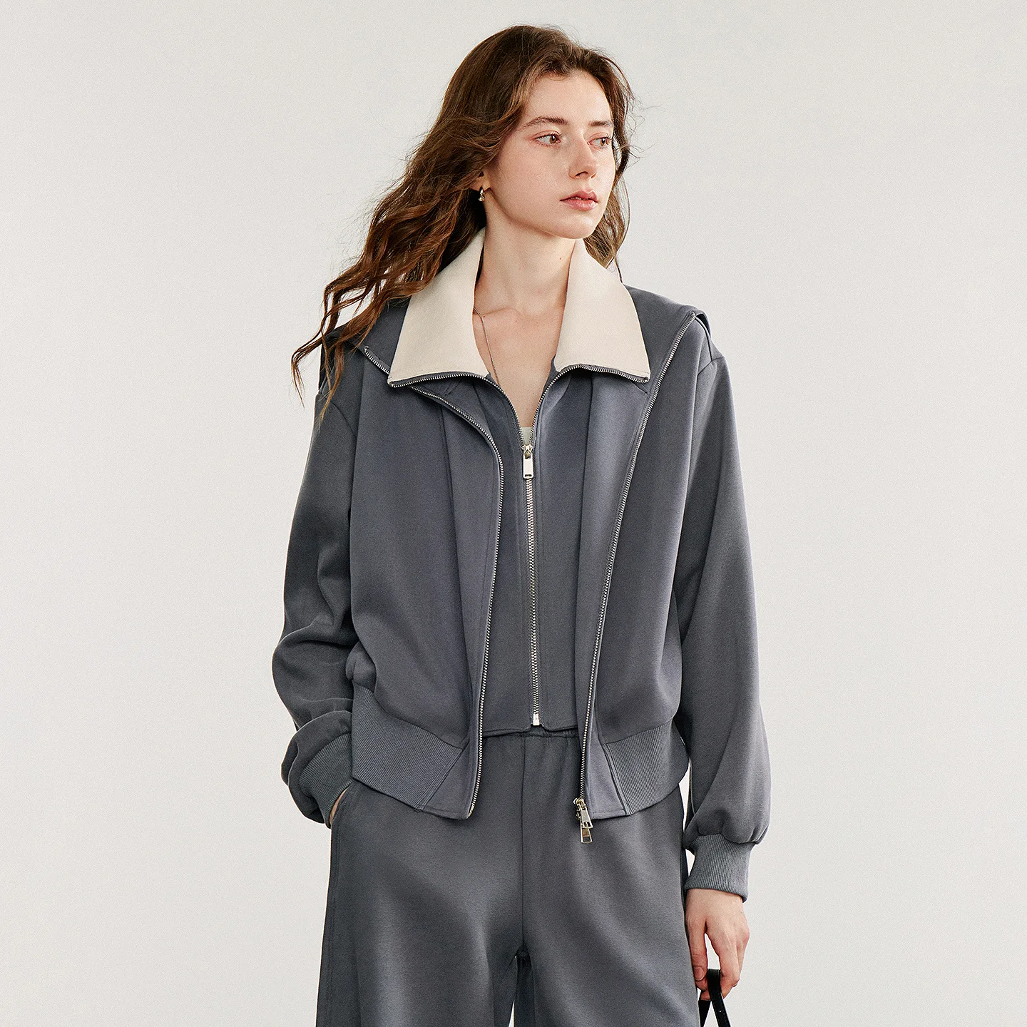 TOYOUTH المرأة سترة معطف 2025 الخريف جديد قصير نمط المتناقضة اللون الوقوف طوق وهمية قطعتين القطن أبلى سترة