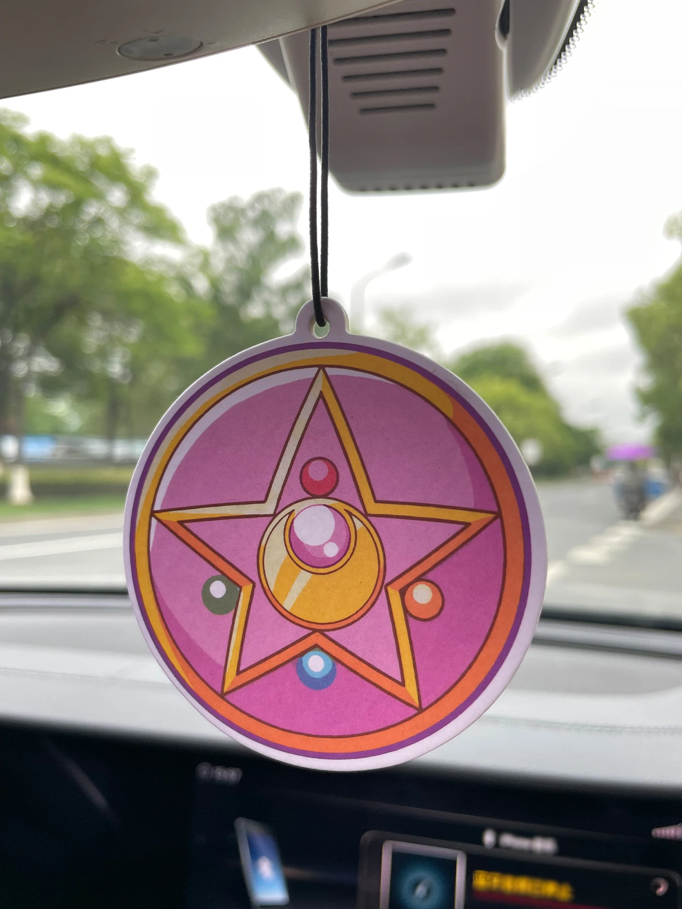 Five-Pointed Star/Fresh Scent Five-Star Neutral Car Perfume and Non-Toxic Air Freshener |   Natural Essential Oils and Aromatherapy Scent Tablets (Noroili/Grapefruit/Cedar) |   Hanging Type and Dual-Purpose as a Vent Clip |   Long-Lasting Fragrance for 60-90 Days |   Deodorize and Purify the Air |   Suitable for Use in Cars, Homes, Wardrobes, and Bathrooms. |   Same Fragrance as the One Sold in the Store