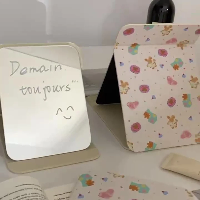 Cartoon Rabbit Bear Foldable Makeup Mirror, portátil, bonito, dormitório estudantil, desktop, pequeno presente