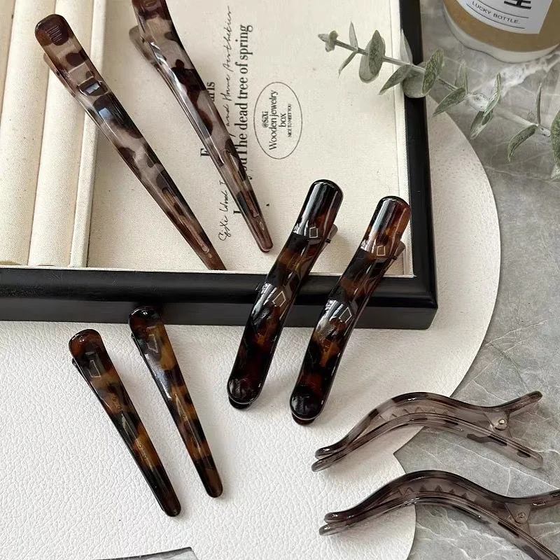 

Большие заколки для волос с леопардовым принтом, 2 шт., заколки с краями утконоса, нескользящая ручка для укладки на спине, женские модные заколки для волос