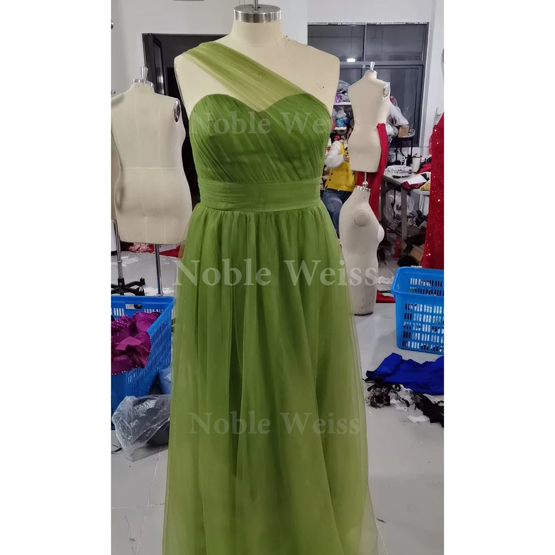 Elegant One ไหล่จีบ Tulle A-Line ชุดราตรีสําหรับผู้หญิงที่กําหนดเอง
