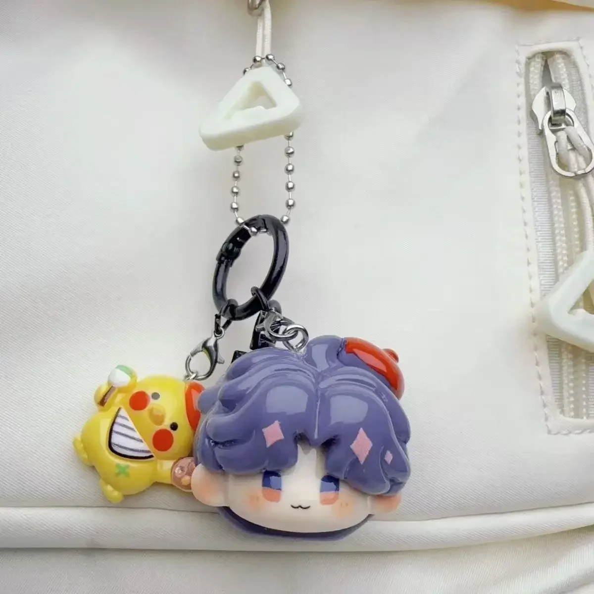 MINISO Love and Deep Space Q-Version Harz-Schlüsselanhänger-Anhänger ACG-Spielzeug zum Sammeln, hochwertiger Cartoon-Stil für Anime-Fans