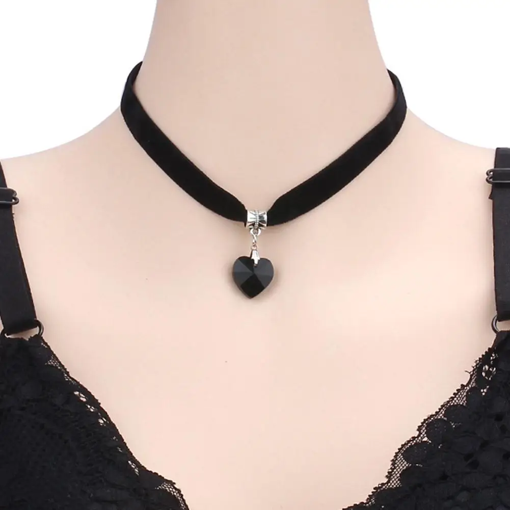 Classic Gothic Black Leather Choker Torques Heart Pendant Necklaces For Women Elegent Fashion Y2K Jewelry Valentine\'s Gifts