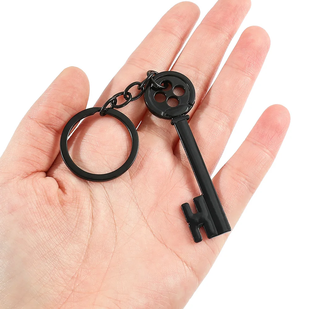 Porte-clés en métal Cosplay Coraline du film, avec bouton noir, pendentif porte secrète, accessoires de porte-clés, jouet, cadeau d'Halloween