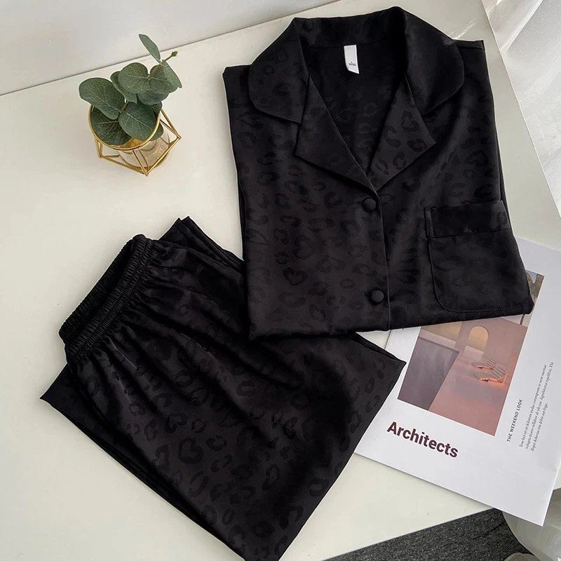 

Женский пижамный комплект из двух предметов: шелковая пижама с длинным рукавом и свободным принтом «черный леопард» для весны и лета