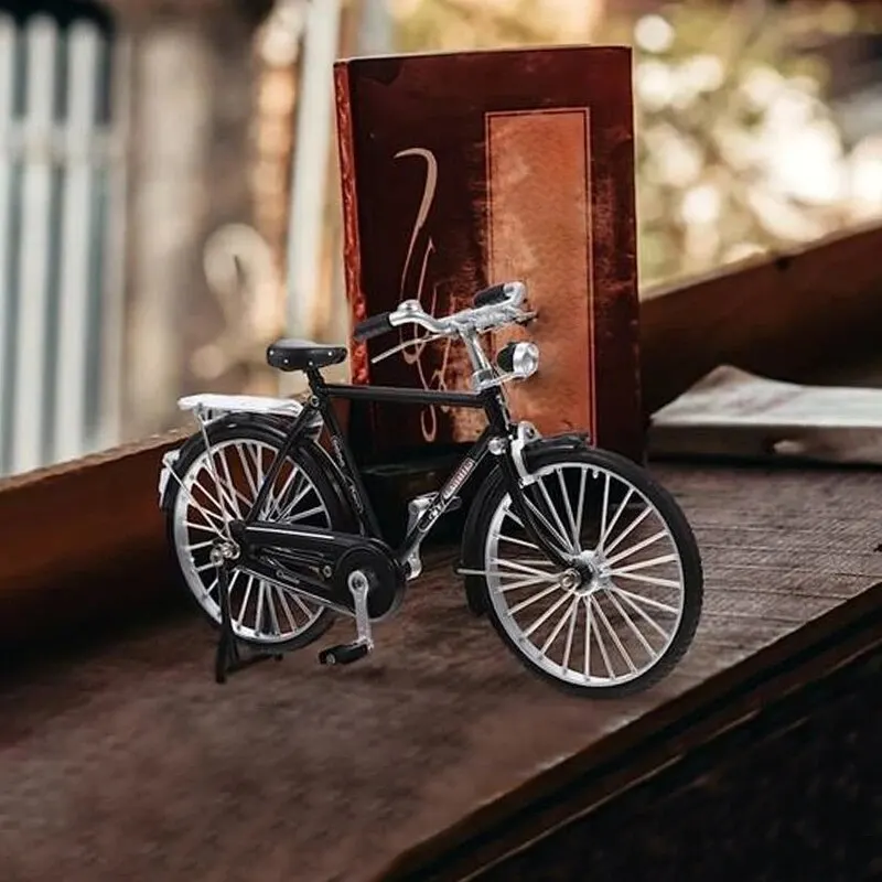 Adorno de modelo de bicicleta nostálgica clásica, barra grande Vintage de dos huecos, con maletín y bomba, adorno decorativo de escritorio