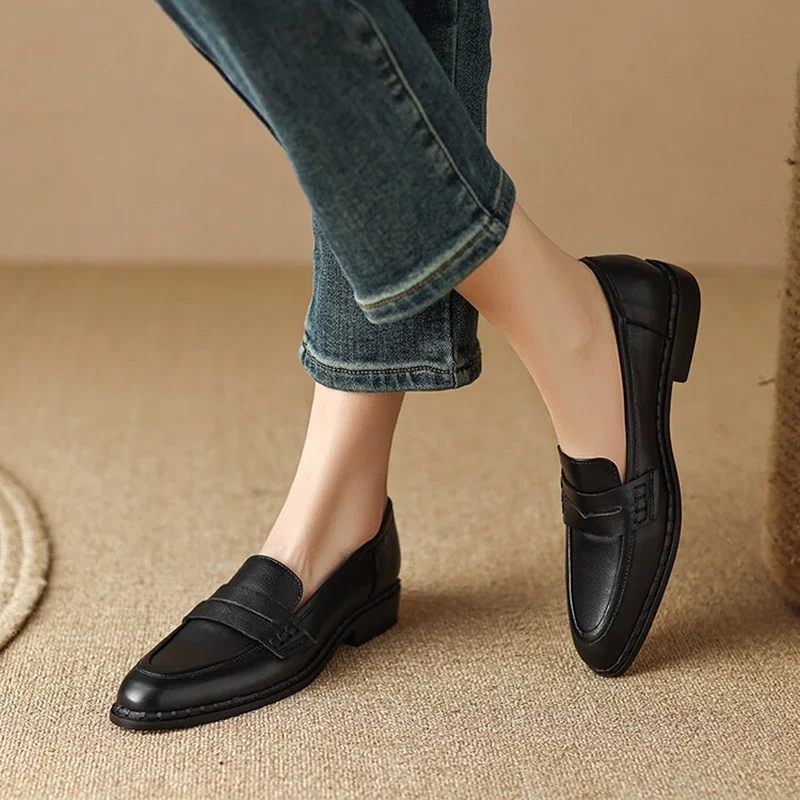 NOWOŚĆ Wiosna/Jesień Kobiety Loafers Genuine Leather Shoes for Women Square Toe Low Heel Women Pumps Concise Retro Soft Black Shoes