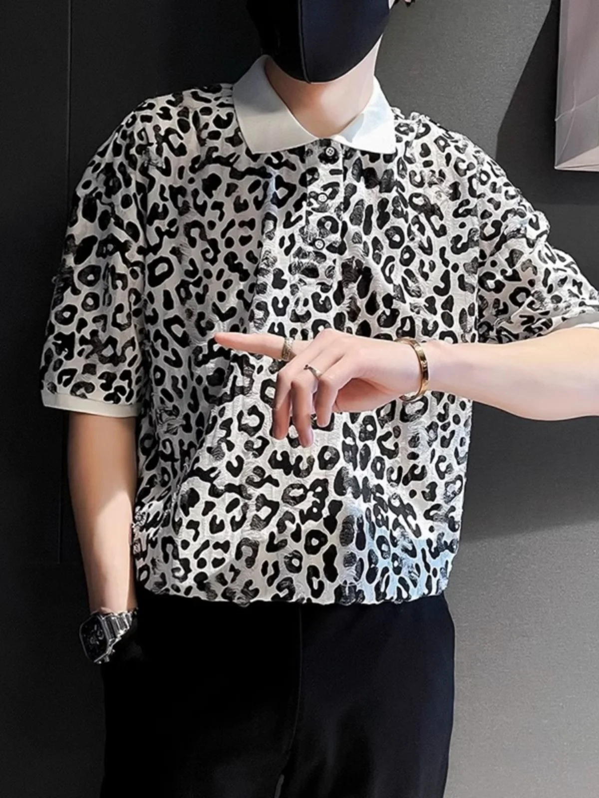 

Мужская дышащая футболка с коротким рукавом, с леопардовым принтом и перфорацией, повседневная летняя модная футболка для мужчин