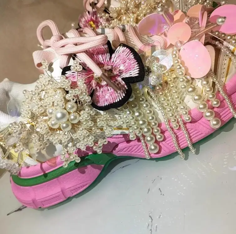 รองเท้าผ้าใบผู้หญิงสไตล์เจ้าหญิง ประดับมุก พู่ ลูกปัด ปักลายดอกไม้ หัวกลม ผูกเชือก รองเท้าลำลอง