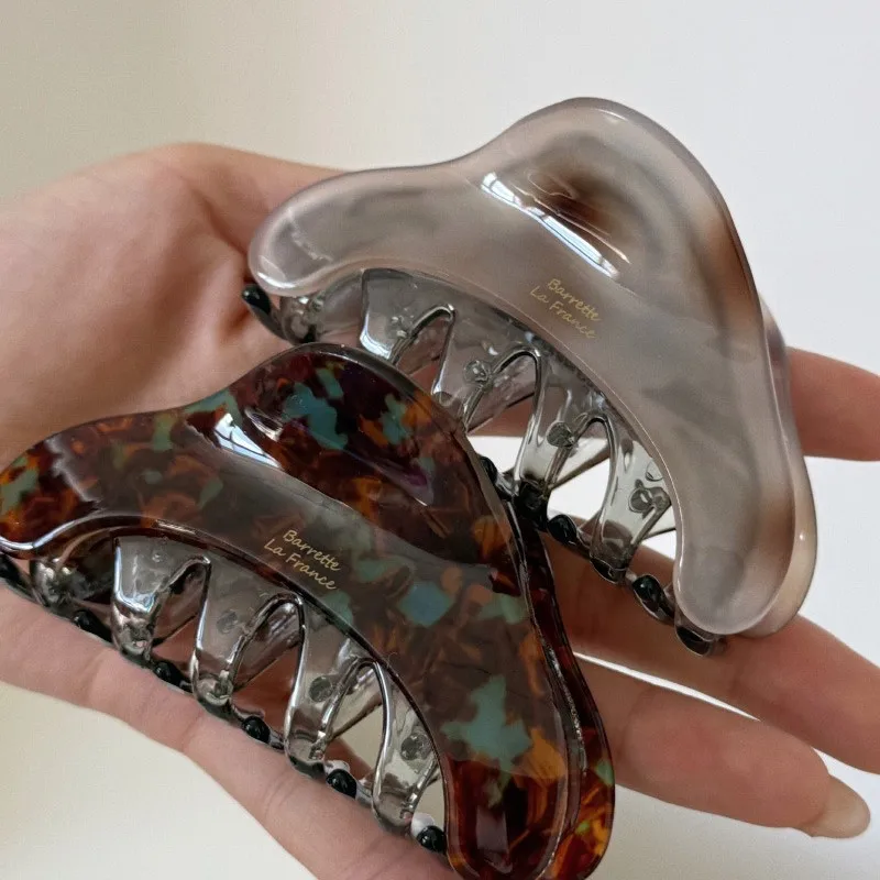 NEW 9CM Retro French Triangle Shaped Hair Claw Acrylic Claw Clips Autumn Trendy Hair Clips for Women Girls INS Hair Accessories