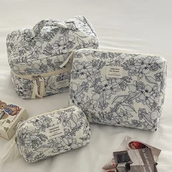 Borsa per il trucco da donna trapuntata con fiori retrò estivi Borsa da toilette per ragazze con cerniera portatile Organizzatore da viaggio cosmetico Borsa da donna