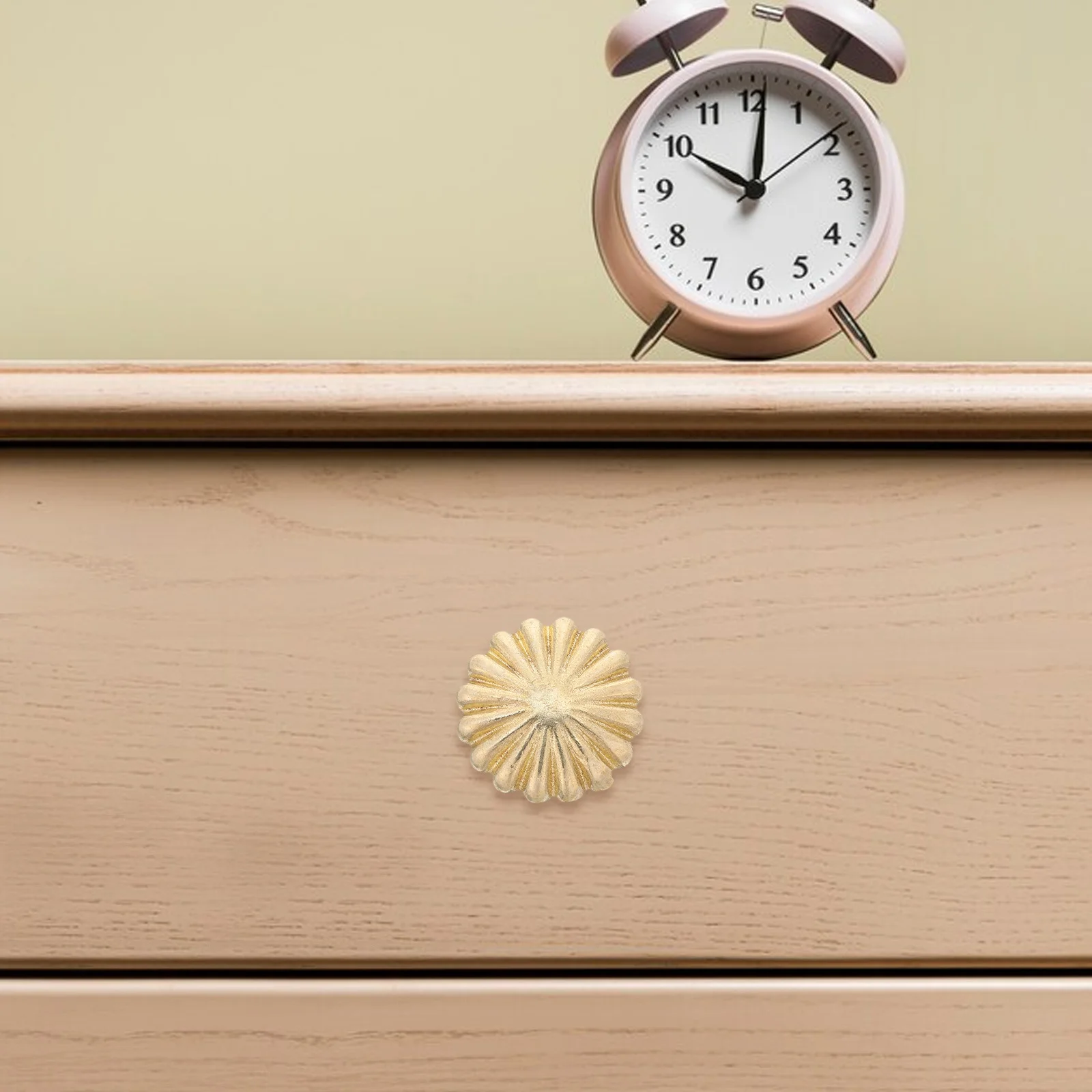 

Decorative Cabinet Pulls Brass Flower Shape Drawer Knobs For Kitchen Wardrobe Closet Door Hardware Retro Handle