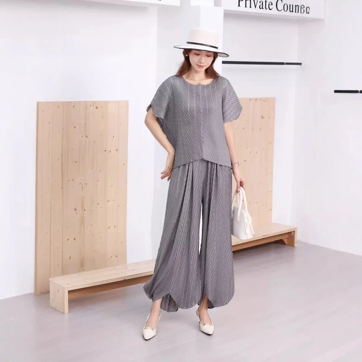 Miyake Fold 2025 Summer New Design Sense High-end Simple and Elegant Chic Loose Large Size Top Pants Set