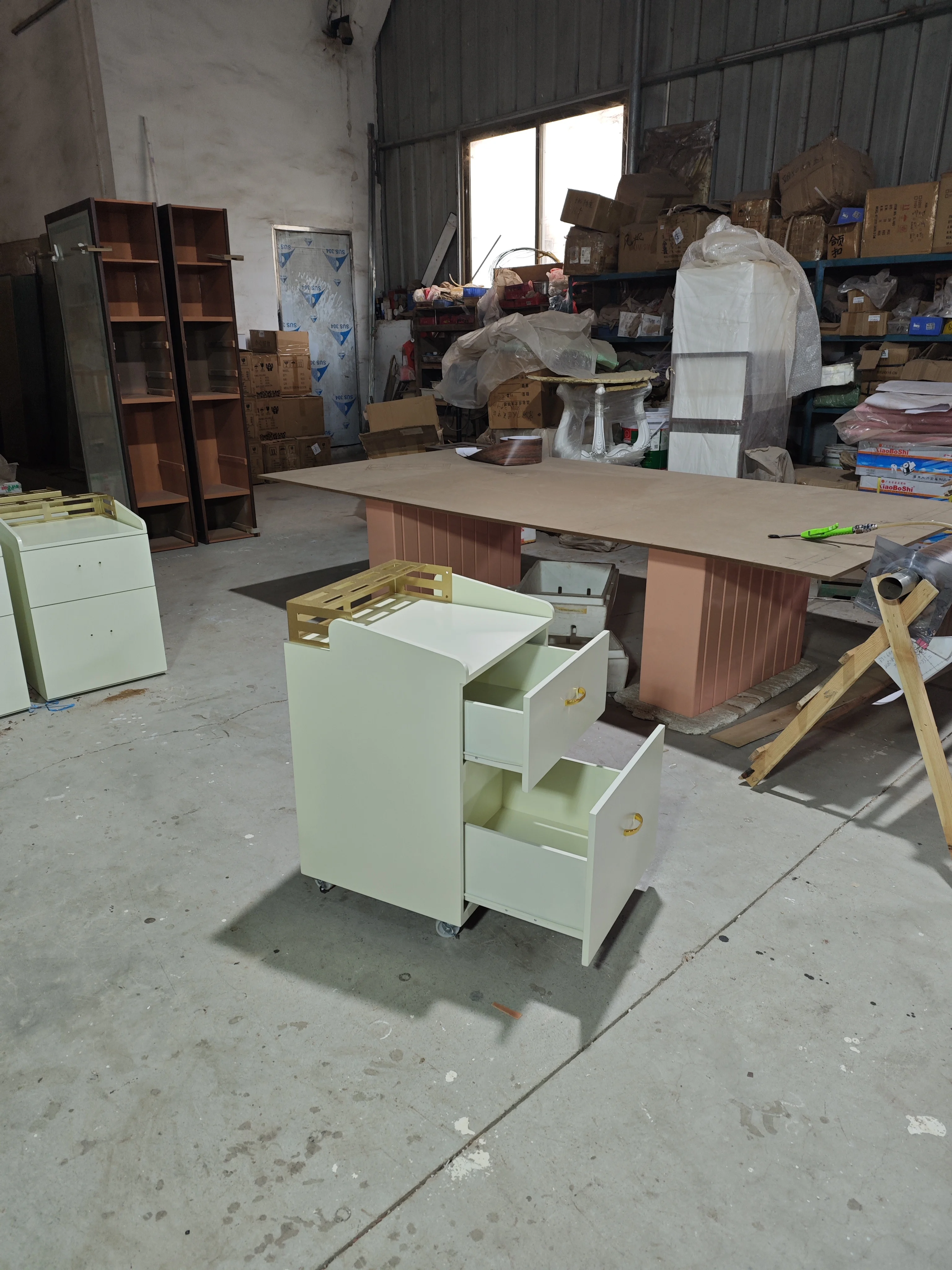 Wholesale Modern White Wood Salon Trolley Wheels 3 Drawers Storage Rack Home Hotel Beauty Hair Warehouse Living Room Use