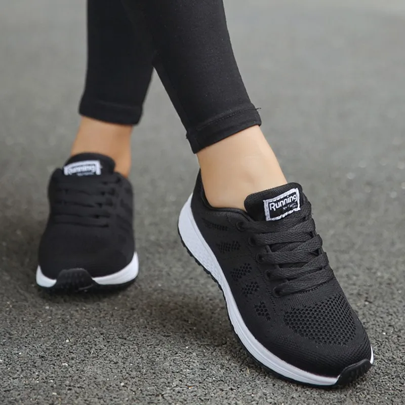 2023 New Breathable Men Sneakers For Women Fashion Soft Solid Women Sneakers Mesh Fabric Lace Up Couple Shoes Female Footwear