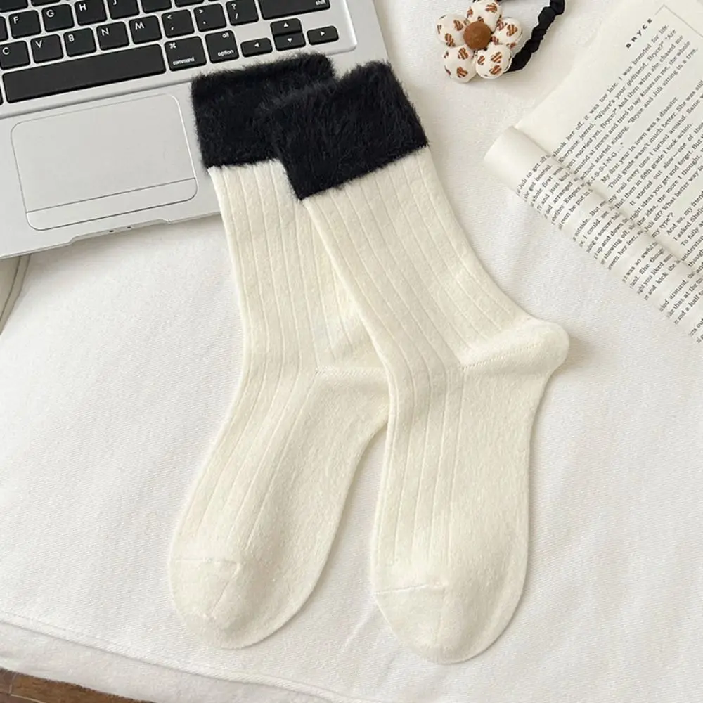 

5Pairs Soft Y2K Furry Lolita Socks Plush Edge Thicken Winter Socks Women Hosiery All Match Plush Fleece Socks 5 Pairs