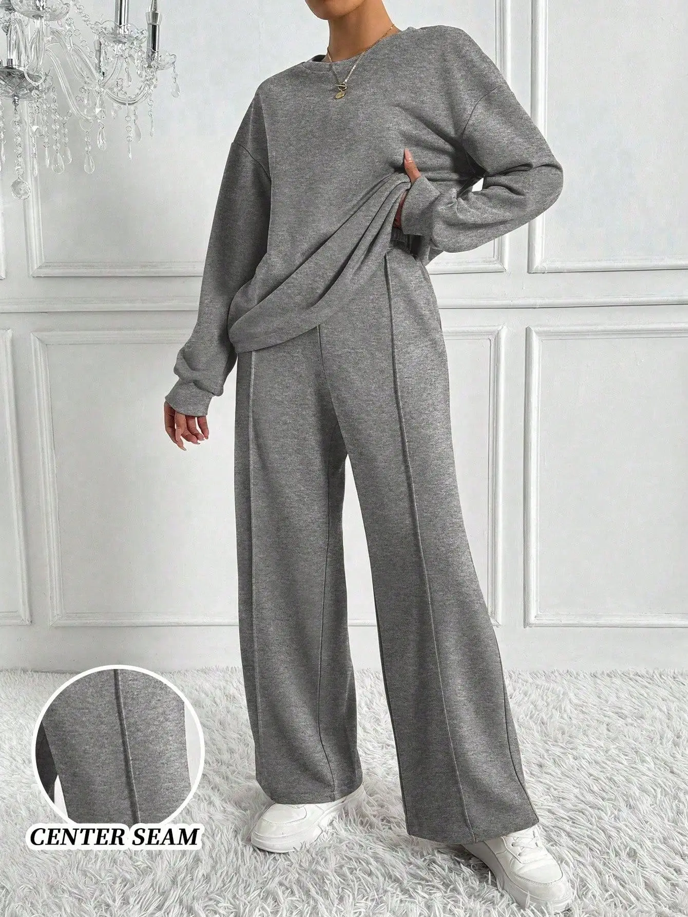 

Серый комплект из двух предметов в стиле минимализм для женщин: топ с круглым вырезом и широкие спортивные брюки, осенний комфортный крой