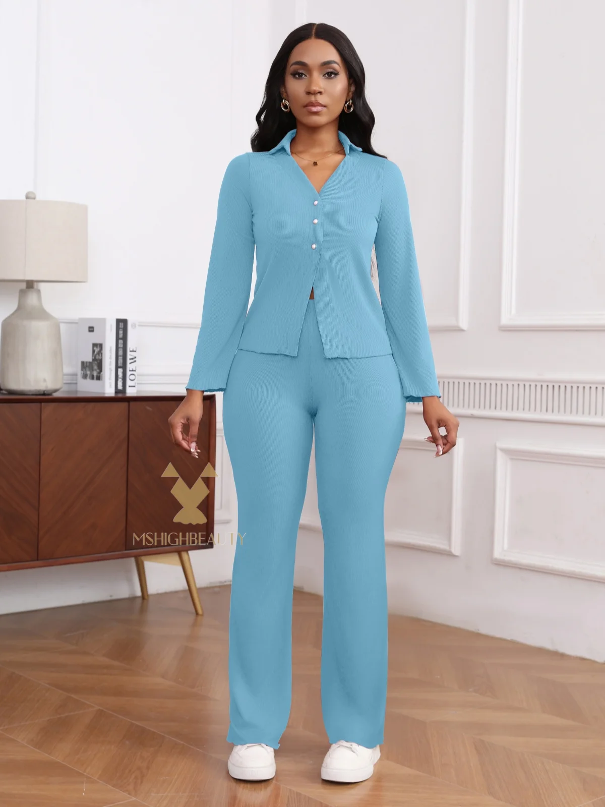 Ensemble deux pièces côtelé extensible bordeaux, haut à boutons et pantalon à jambes larges, bleu clair