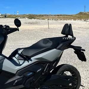 Motorrad Beifahrer Rücksitz, Hinterhalskits im Hintergrund, Honda 750 Honda 750, Forza750, Forza750 NSS -Pad 8 Hauptverkäufe Honda adv - №4