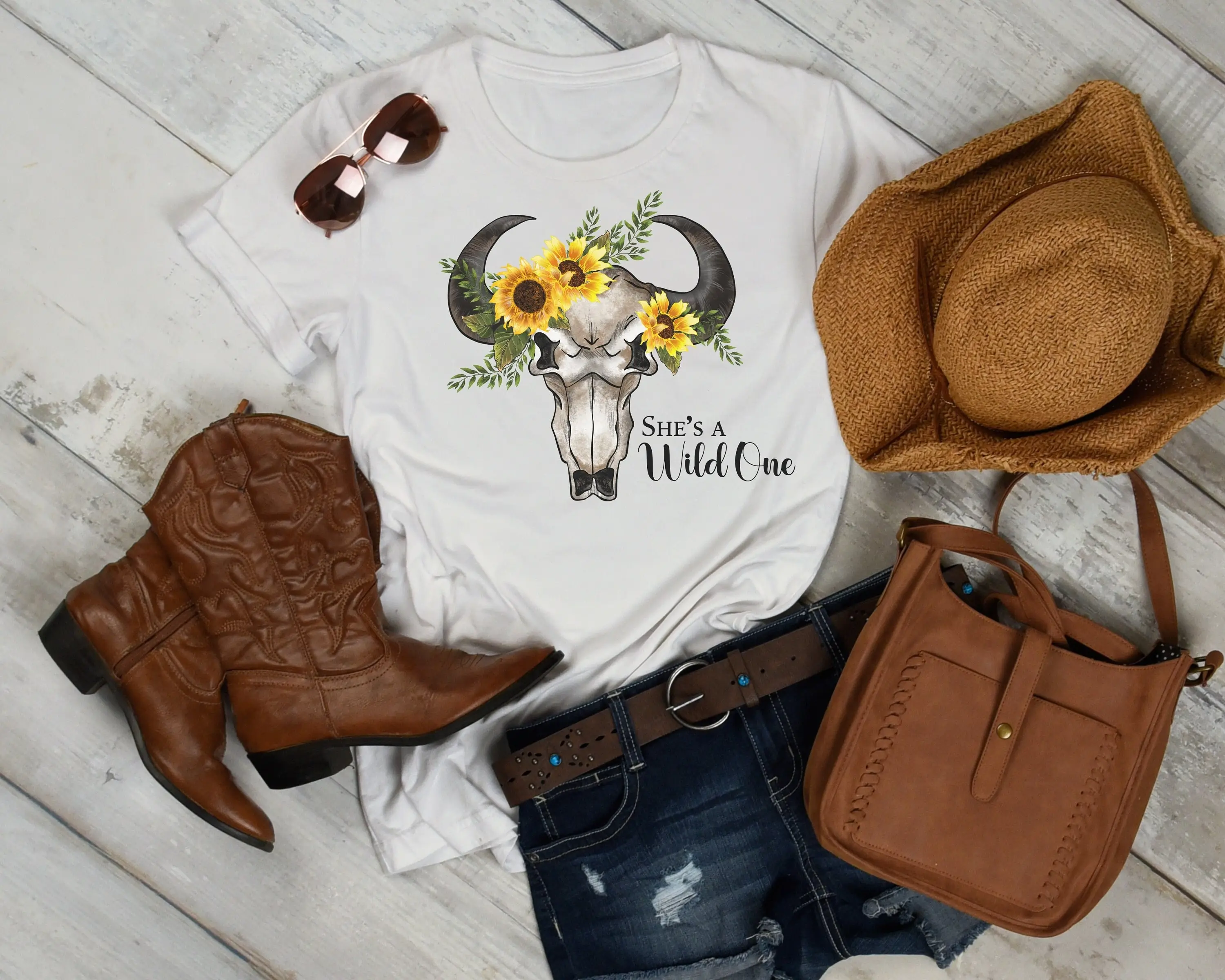 

Подсолнух Женская футболка для девушки в сельском стиле для Cowgirl She's a Wild One Flower стиль Вестерн Rodeo Wildflower