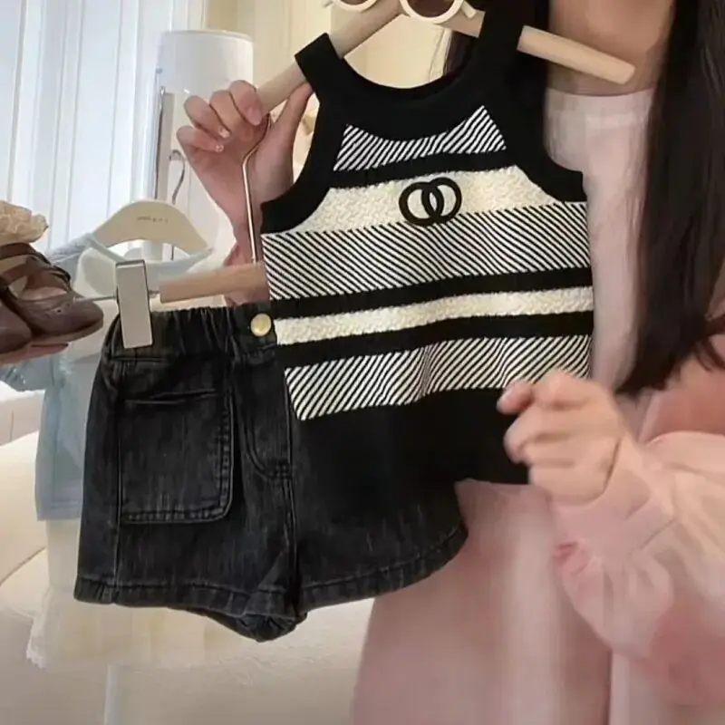 Girls Summer Set 2023 New Girls Baby Fashionable Stripe Strap Children\'s Fashion Denim Shorts Two Piece Set Kids Clothing Suit