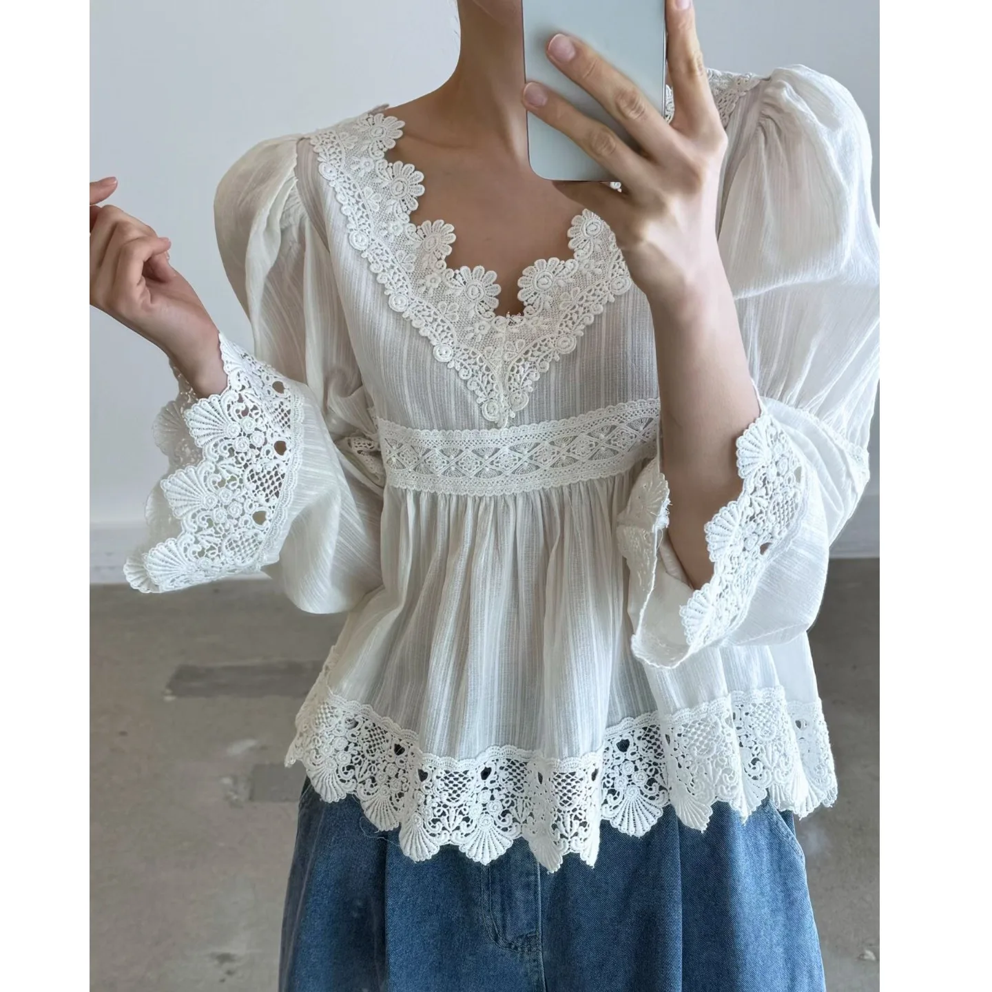 

Spring Gentle Versatile V-Neck Ruffle Splice Bubble Sleeve Shirt Women's Fashionable Blouse Long Sleeve All-Match Elegant