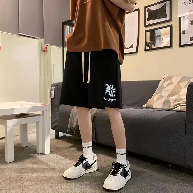 Oversized Shorts Men Casual Shorts Deformed Letter Print Shorts Loose Couple Five-point Shorts Basketball Short Pants