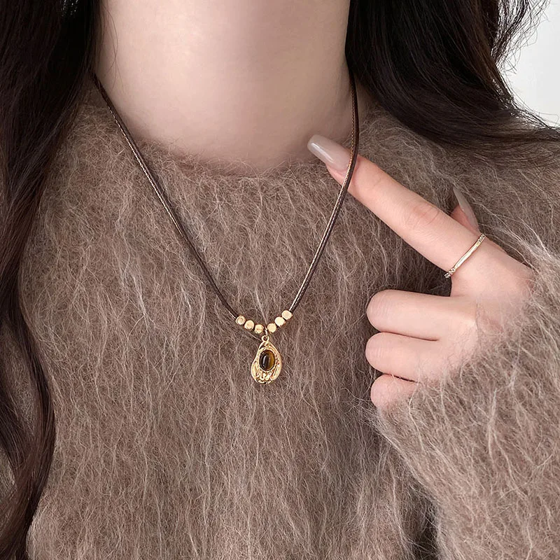 Vintage Leather Cord Choker Necklace Gold Avocado Tiger Eye Pendant for Women Boho Ethnic Statement Sweater Chain Neck Accessory