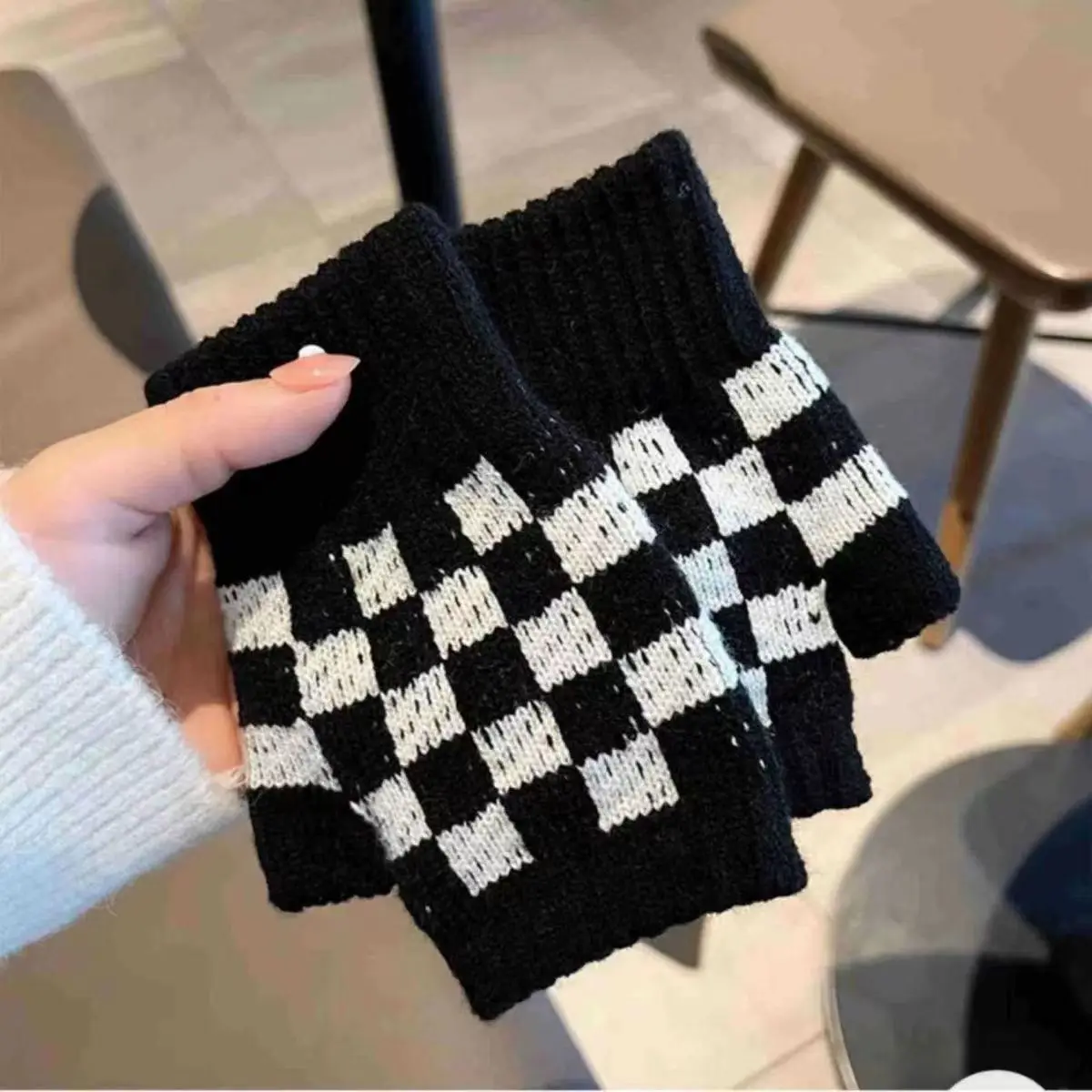 Furry Half Finger Gloves For Men And Women, Thick Durable Warm Hand Cover Made Of Nylon And Faux Water Mink Fur, Coldproof Autumn Winter Fingerless Mittens - view 4