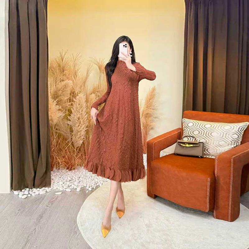 Miyake Fold 2025 automne/hiver nouvelle robe brodée avec rides mode couleur unie pétales haut de gamme longue robe pour les femmes